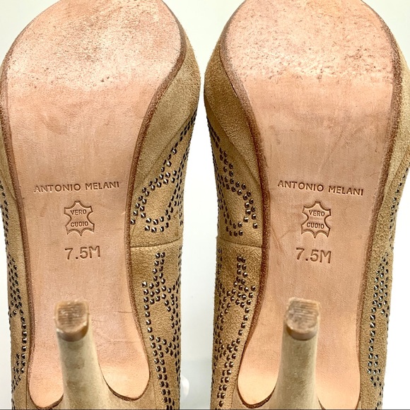 2/$50 - Antonio Menali Nude Leather w/Studs Pumps - Picture 14 of 16